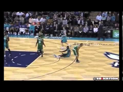 La gomitata di Rajon Rondo a Lance Stephenson in Celtics-Hornets