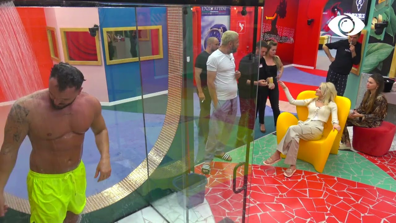 Shpati bën dush banorët e vështrojnë