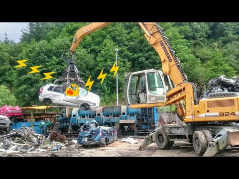 Crushing car spring with hydraulic press machine
