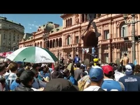 Cambian de lugar el féretro de Maradona por incidentes en la Casa Rosada