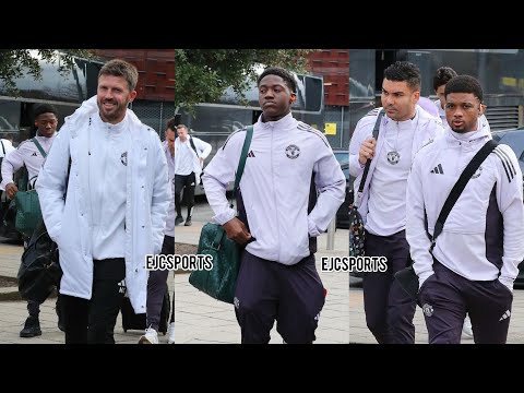 Manchester United team leaving Manchester to play West Ham 