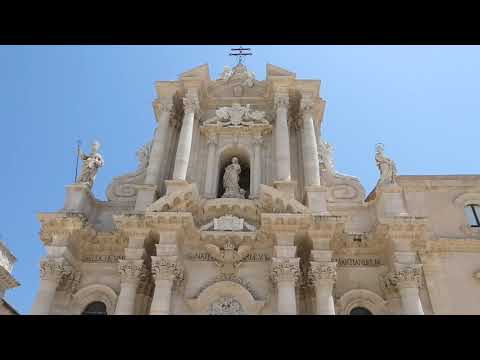 Sicily: Piazza Duomo in Syracuse