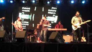 Bebiendo Vino- Tarima de la Mega