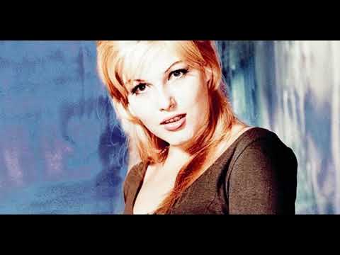 Lowell Farmer                 Lonely little girl