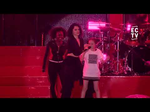Jessie J - Masterpiece (ft a 10 years old girl picked from the crowd) at Electric Castle, Romania