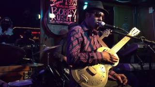 Vasti Jackson . Acoustic Solo. February 2017.