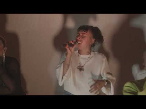 Lalo Cortés, La Muchacha, Lianna, Briela Ojeda & Delfina Dib - El Avispero