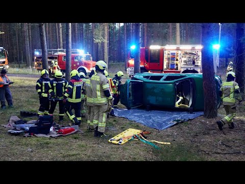 Unangekündigte Einsatzübung: Verfolgungsjagd an der B115 endet mit „Unfall“