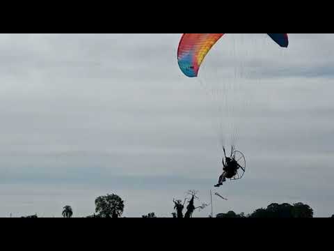 Pouso voo 228 de Paramotor IKE Costa - 12/06/22 - Ninho dos Condores