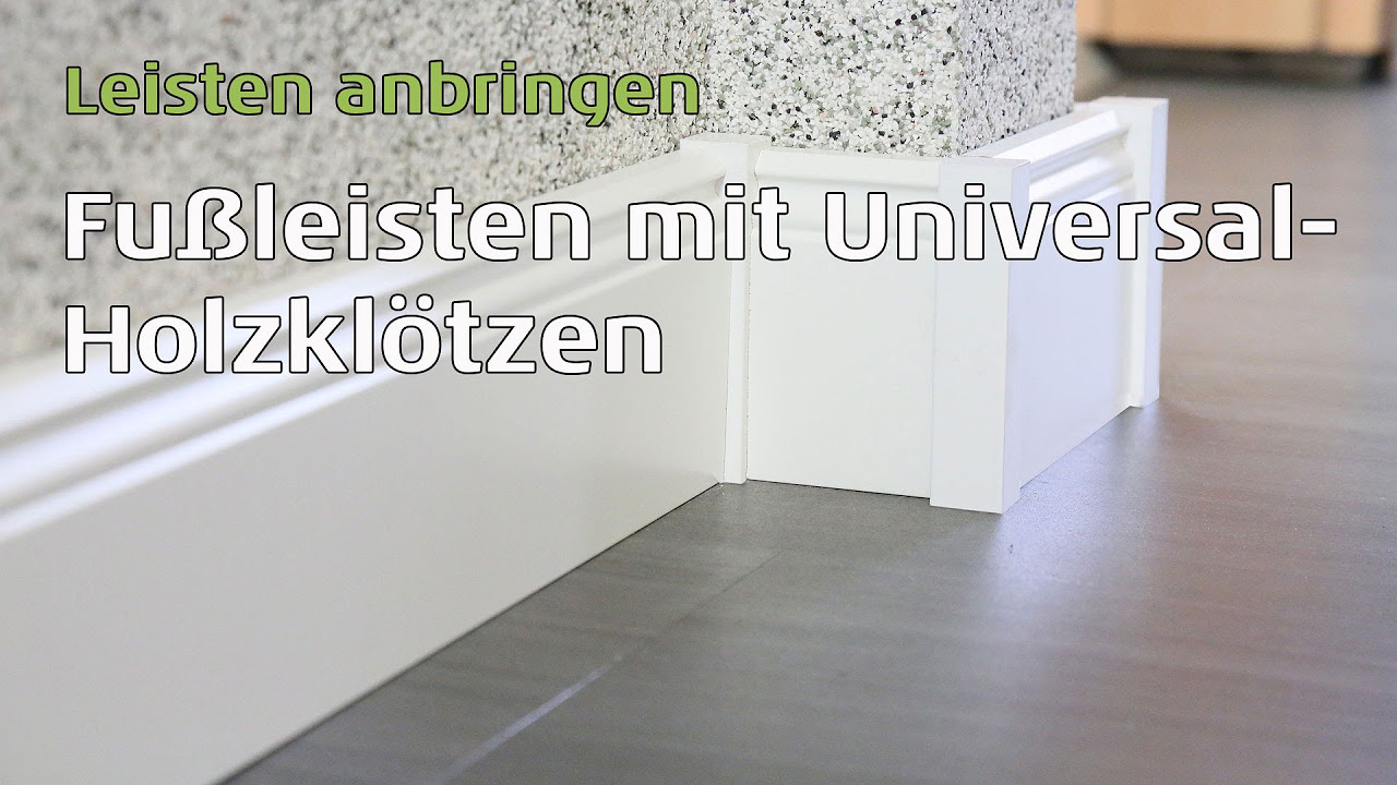 Weiße Fußleisten mit Universal Holzecken montieren. Keine Innen-, Außen- oder Endkappen notwendig