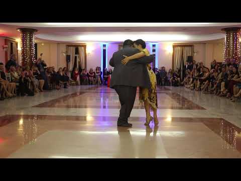  Giovanna Di Vincenzo  and  Aoniken Quiroga  are  dancing  to  the  tango  "  Tu Boca Mintio  "  by  Juan D'Arienzo