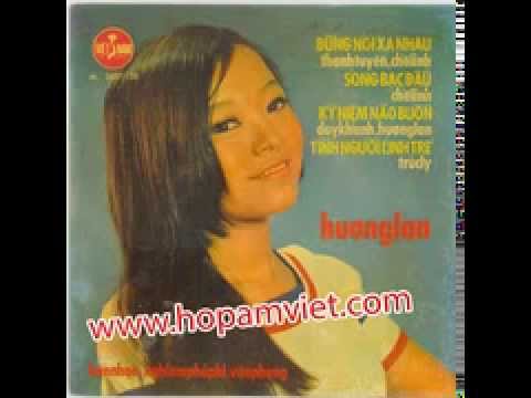 Áo trắng cài hoa - Hương Lan