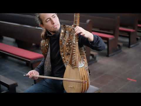 Sattar - traditional uyghur bowed lute