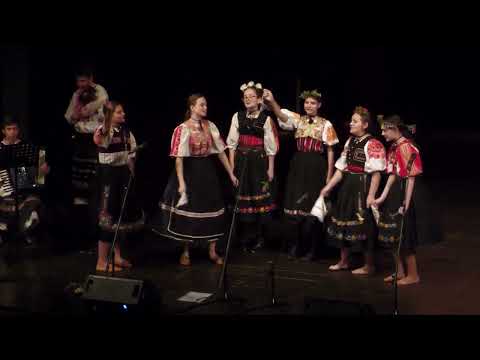 6. Spevácka skupina DFS Zornička zo Zvolena–Ľúbi, neľúbi-dievčenské rozkazovačky pri muzike z Očovej