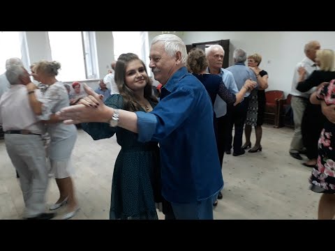 'Nad brzegiem morza stała dziewczyna' - walczyk płynie, świat wiruje!