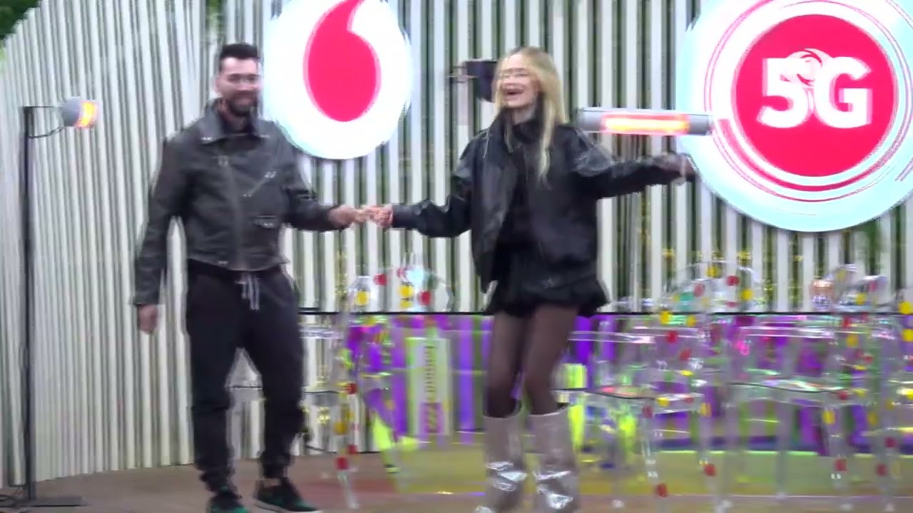 Vijon atmosfera festive/ Selin kërcen me Angelon nën ritmet e muzikës latine