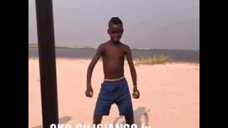 Fally Ipupa - Eloko Oyo ( ce petit garçon danse devant Fally )