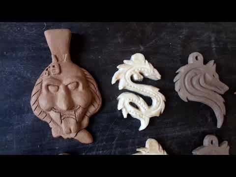 PINGENTE ARTESANAIS CASEIROS E PIRÂMIDE/MASSA DE MODELAR CERÂMICA/BISCUIT/PORCELANA FRIA/MODELAGEM