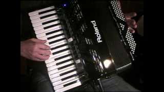 ATA UNA CINTA AMARILLA AL VIEJO ROBLE. HUGO.(TIE A YELLOW RIBBON ROUND THE OLE OAK TREE)