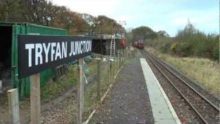 preview picture of video 'WHR(C) Tuesday Gang works train passing Tryfan Junction'