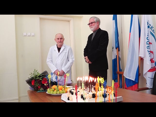 Свой 80-летний юбилей накануне отметил врач Ангарской городской детской - Сергей Викторович Царьков