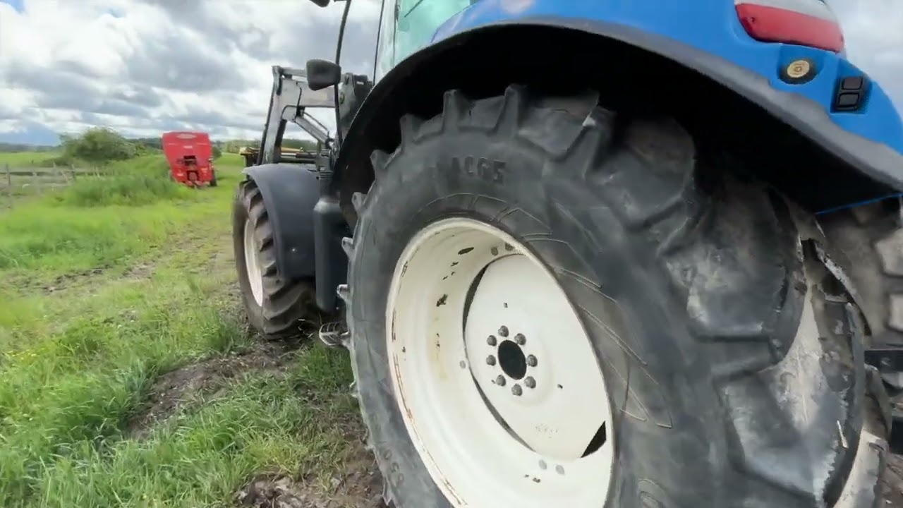 Traktor med lastare New Holland TS 135 A 4WD, -2008