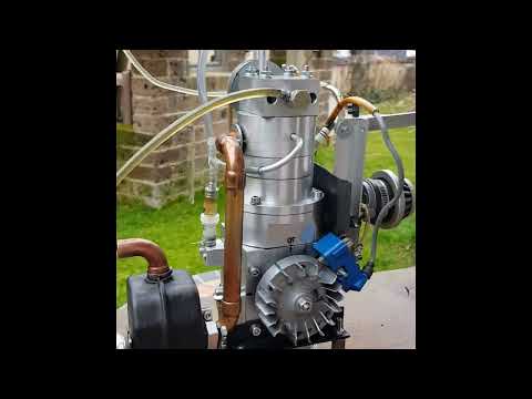 Der neue Zweitaktmotor mit Doppelventil Steuerung im Zylinderkopf.