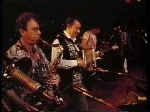 Ry Cooder - How Can A Poor Man Stand Such Times And Live