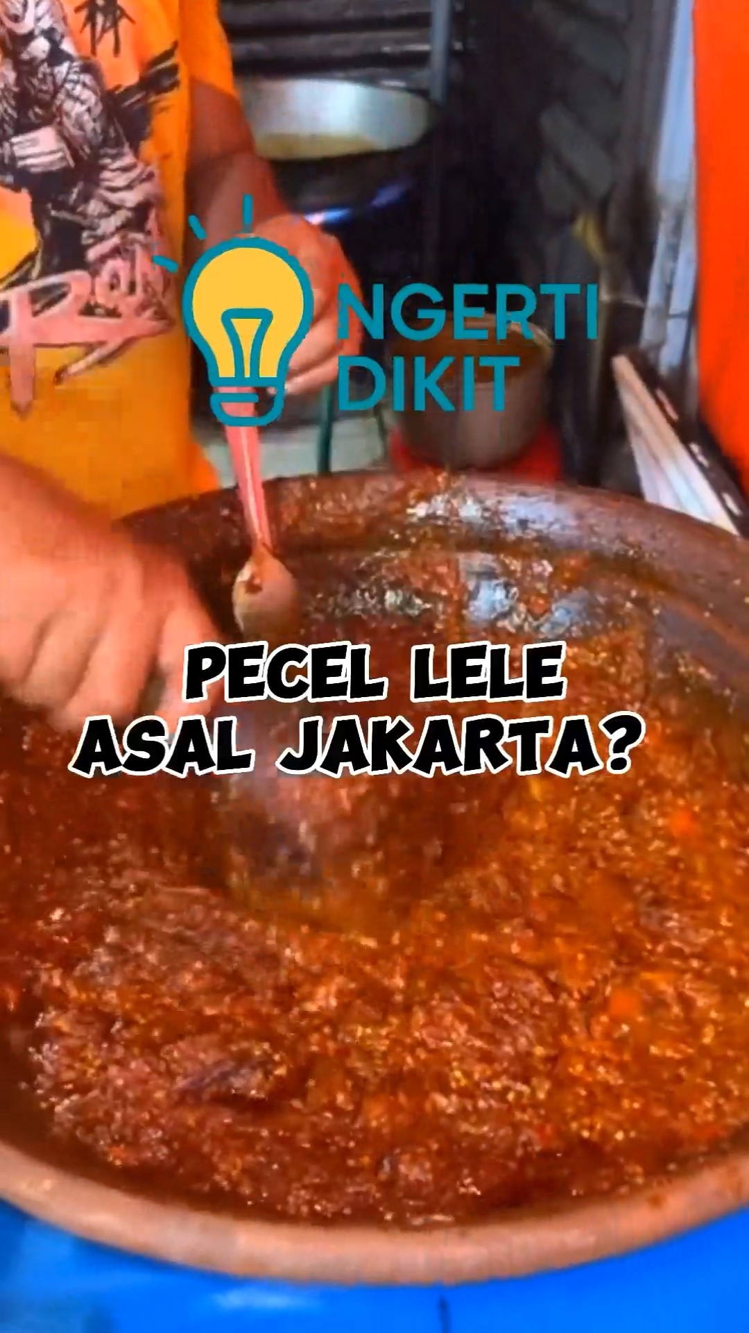 Pecel lele yang terkenal di Jakarta, ternyata asalnya dari Jawa loh! Rasanya tetap juara, bikin pengen nambah terus! 🐟...