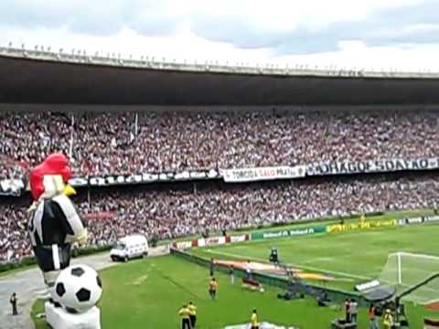"Galoucura - HINO DO GALO - Atlético-MG x Flamengo - 08/11/2009" Barra: Movimento 105 Minutos • Club: Atlético Mineiro