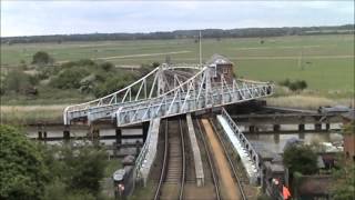 preview picture of video 'Reedham Swing Bridge in operation - 09/06/2013'