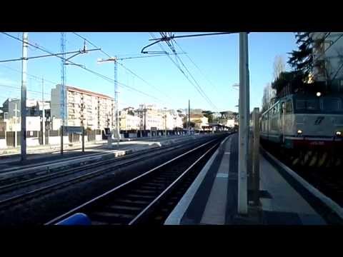 E444.079 titolare dell' IC 518, in transito sul binario 4 a Roma San Pietro