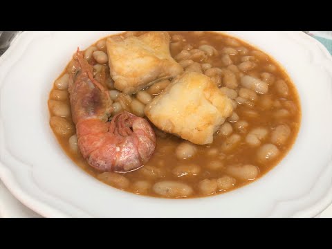 ALUBIAS CON BACALAO Y GAMBAS, GUISO TRADICIONAL.