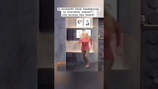 Hilary Duff randomly doing gymnastics during an interview #hilaryduff #hilary #gymnast