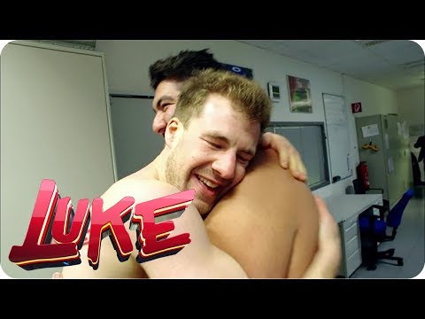 Luke und Faisal in der Kältekammer - LUKE! Die Woche und ich