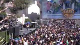 Dave Matthews performs "Shake Me Like a Monkey"