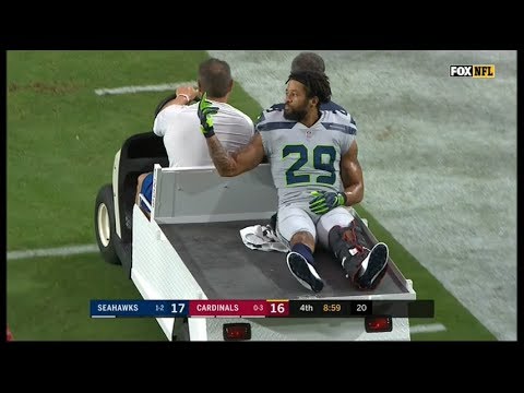 Earl Thomas Flips Middle Finger To Seahawks Bench!