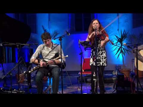 Cara live 2015 - Mary Read (7/20)