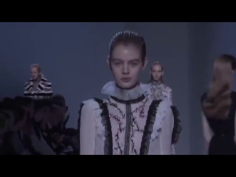 Giambattista Valli Fall/Winter 2016/2017 Collection - Paris Fashion Week