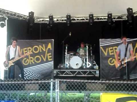 Verona Grove -  I Haven't Got Much (But I'm Getting Somewhere) LIVE at RockUSA 2011