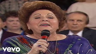 Bill &amp; Gloria Gaither - God Walks the Dark Hills [Live] ft. Vestal Goodman