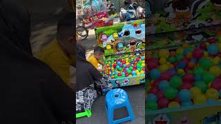 Download lagu Wow bola buaya 😱#bola #ball #mainan #funny #lucu #happy #family #hiburan #jalanjalan mp3