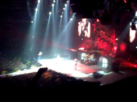 AC/DC - T.N.T. (Live In Prague 2009)