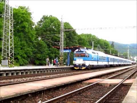 Nově "najbrtizovaná" jednotka 560.007/.008 odjíždí s Os 4715 ze žst. Blansko (6/2014)