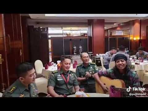 PUJIONO - MANISNYA NEGERIKU feat BAPAK BAPAK TNI INDONESIA