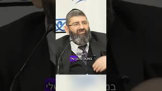 האינסטלטור שוויתר על הכסף (הרב אייל עמרמי) - התמונה מוצגת ישירות מתוך אתר האינטרנט יוטיוב. זכויות היוצרים בתמונה שייכות ליוצרה. קישור קרדיט למקור התוכן נמצא בתוך דף הסרטון