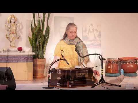 Satsang - Kirtan, Mantra und Arati mit Darshini - Yoga Vidya Live, 15.05.2022, 07:00 Uhr