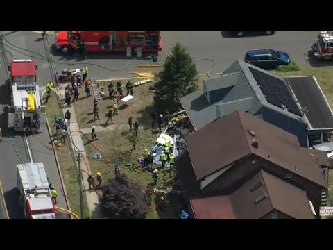 Video | WATCH: Dump truck crashes into house in New Jersey