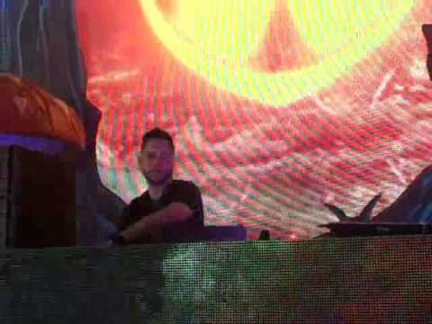 Tyler Sherritt performing at Tomorrow World 2014