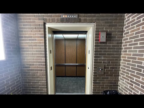 Awesome US Hydraulic Elevator @ Midtown Square Office Building in St. Cloud, MN